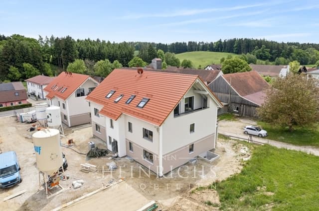 Helle Etagenwohnung mit Balkon, Garage und klarer Raumaufteilung