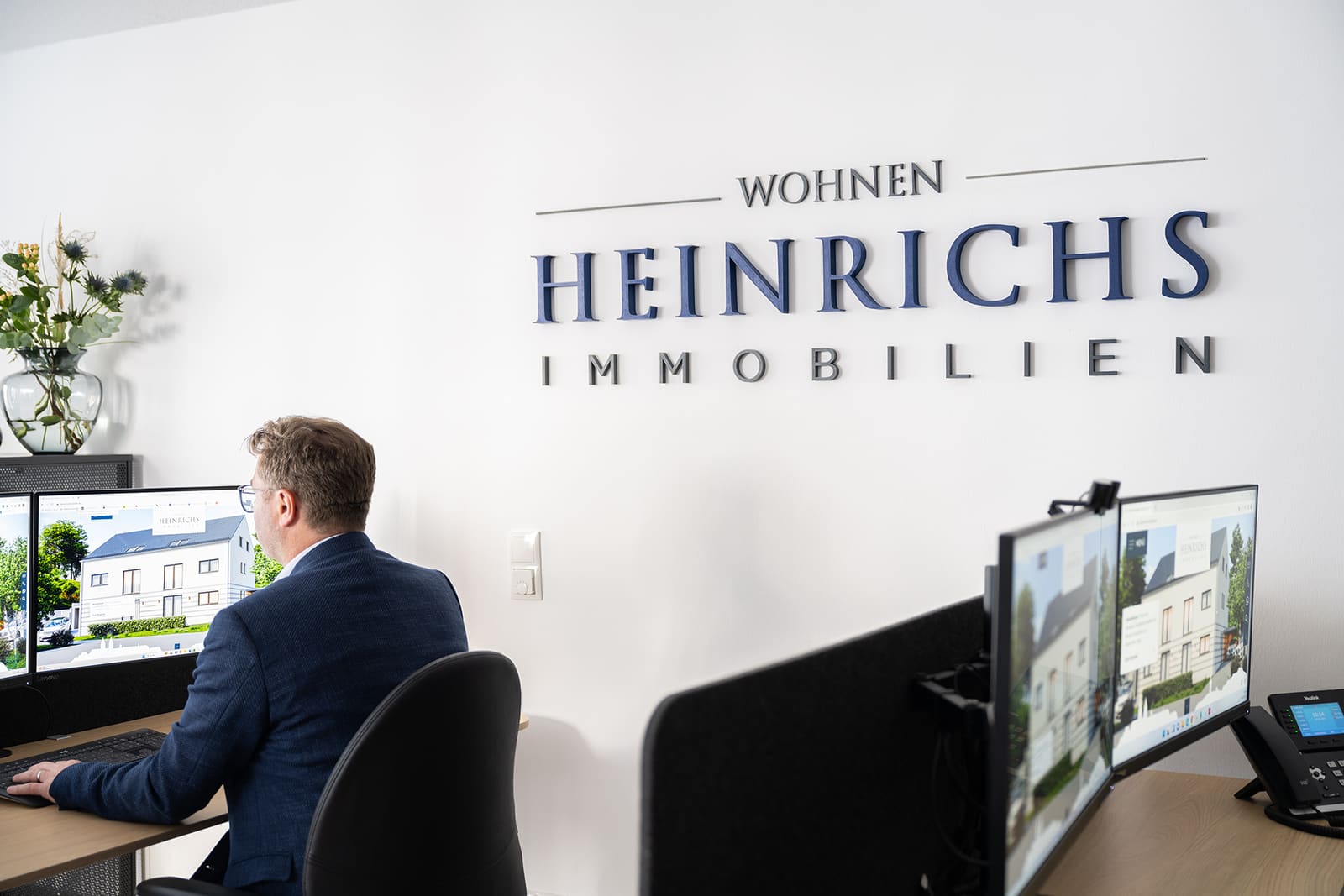 Arbeitsplatz von Andreas Heinrichs im Büro Freising – hier entstehen Ihre Zahlen